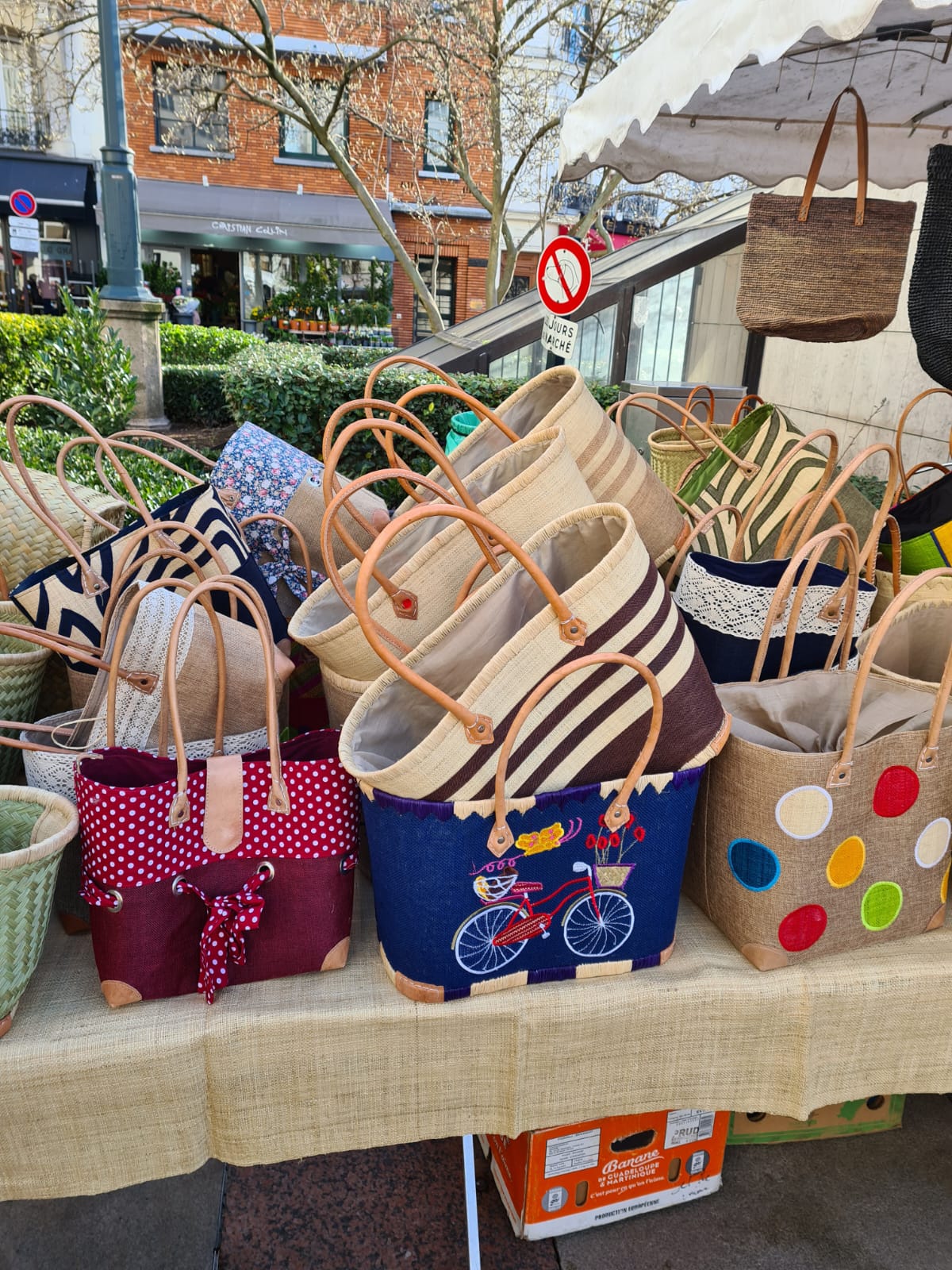  Cabas en raphia tissé