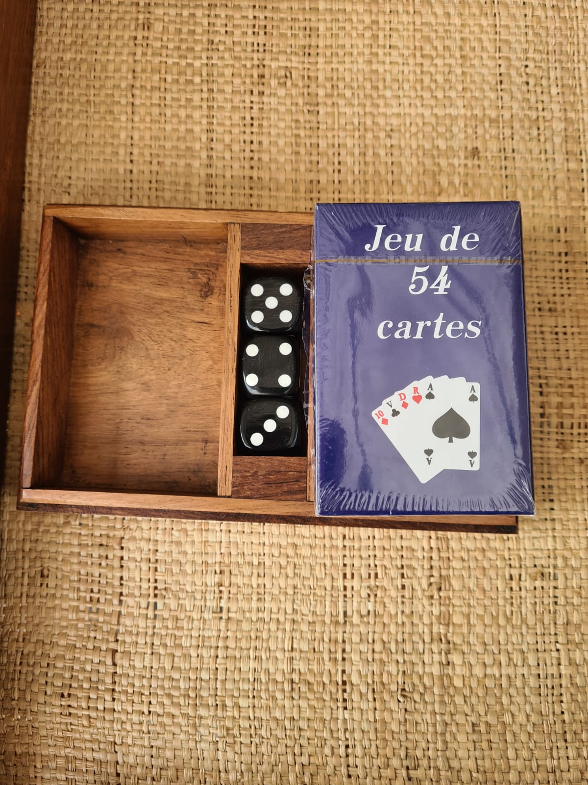 Jeu de cartes en corne de zébu avec une boîte en bois