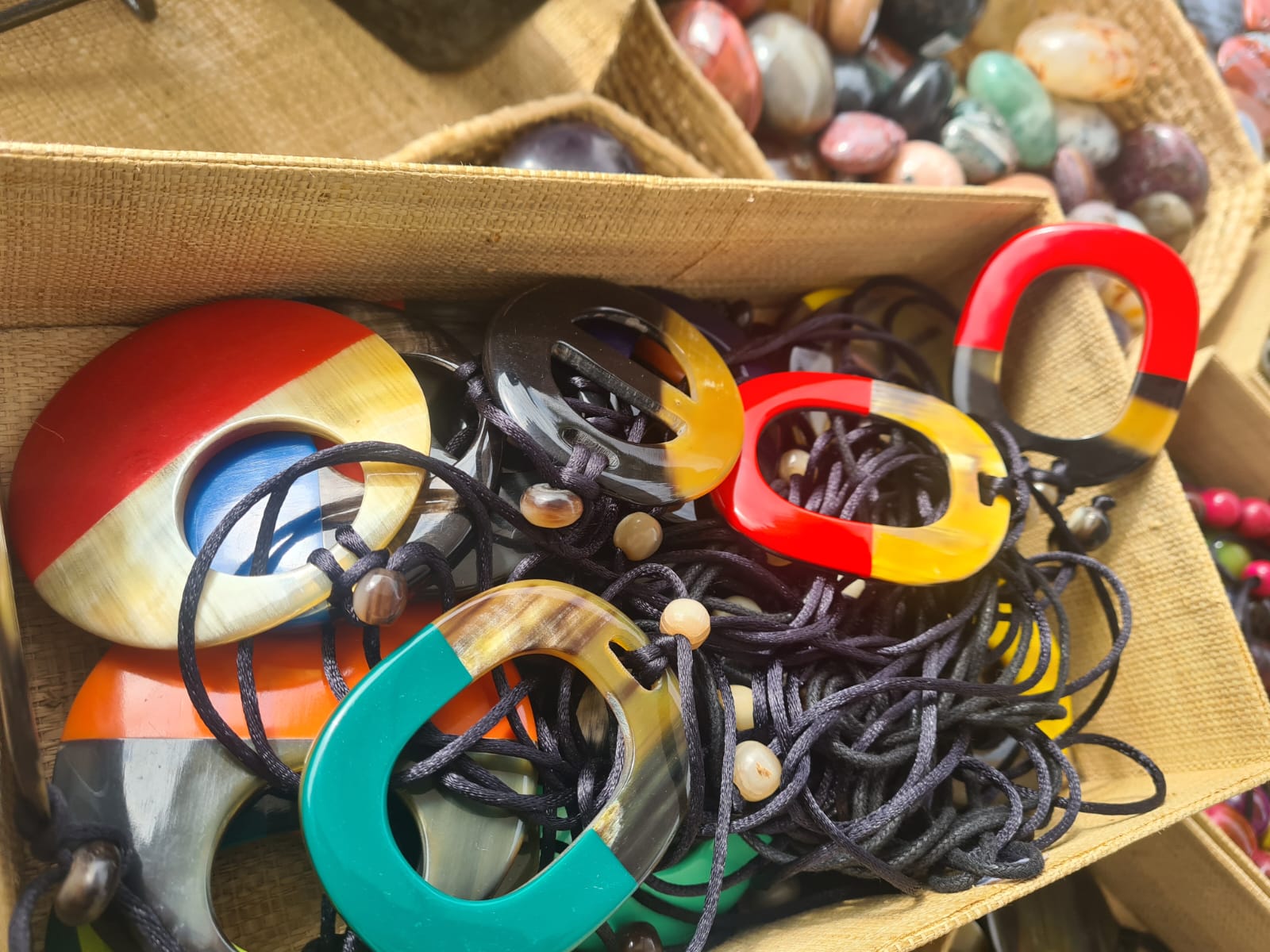 Collier en corne de zébu et corde