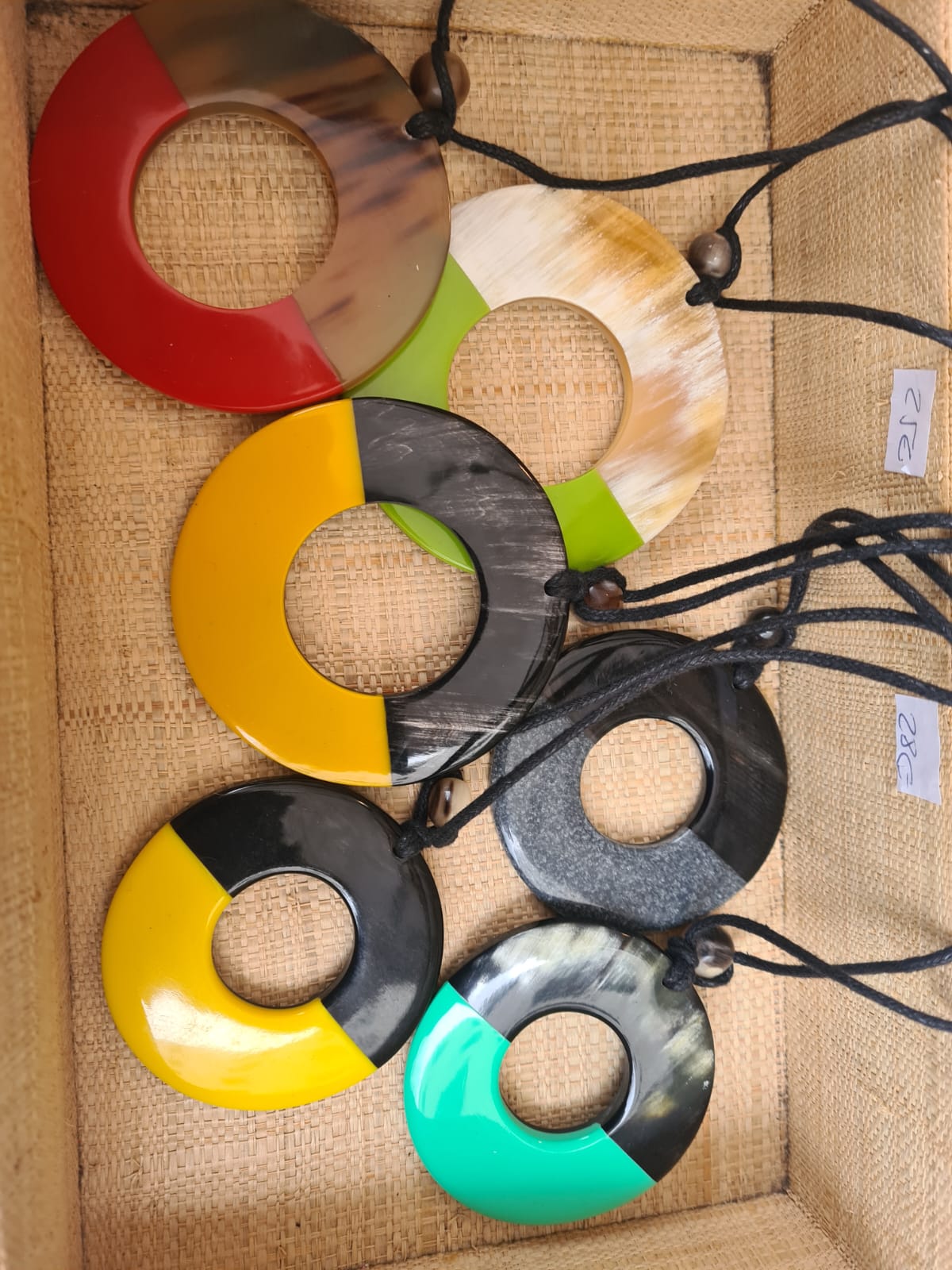 Collier en corne de zébu et corde